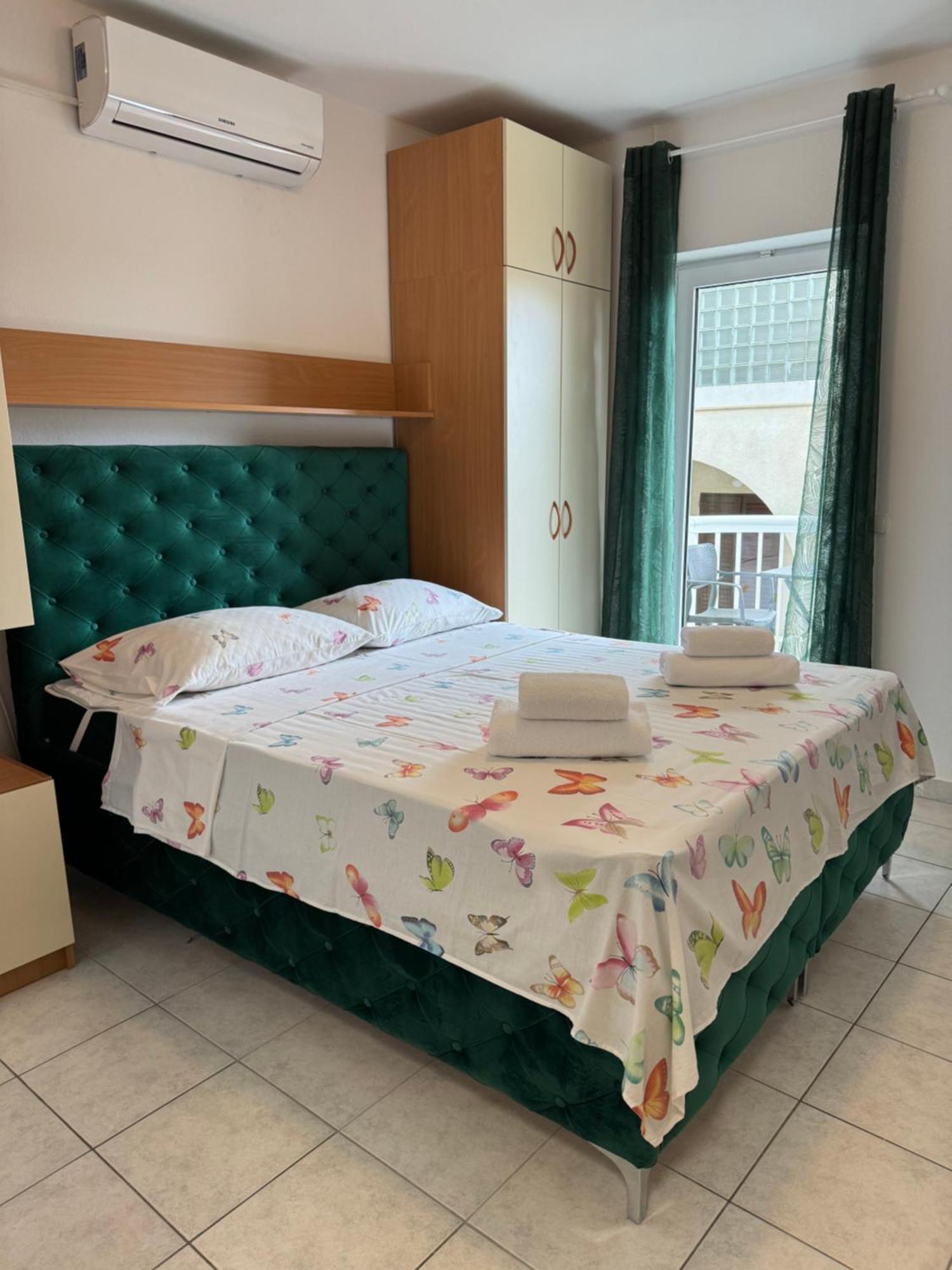 House 100M From The Beach With Free Parking And Breakfast 바스카보다 외부 사진